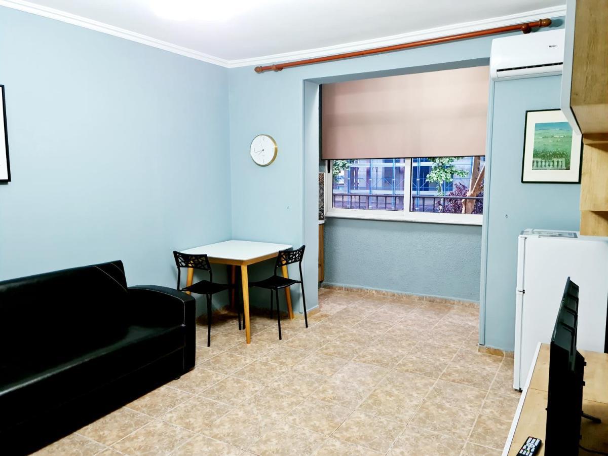 2V1 - 21 Dhjetori Am Apartment Tirana Exterior photo