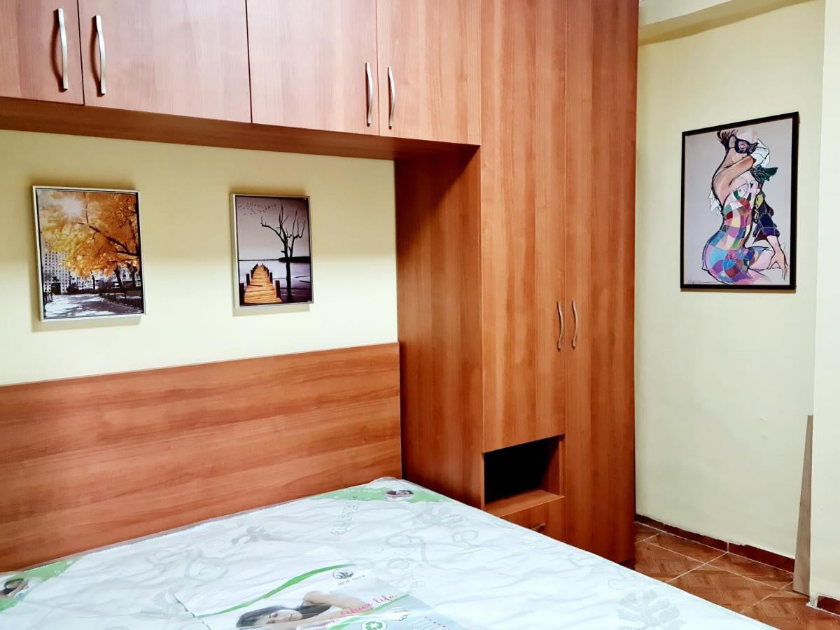 2V1 - 21 Dhjetori Am Apartment Tirana Exterior photo